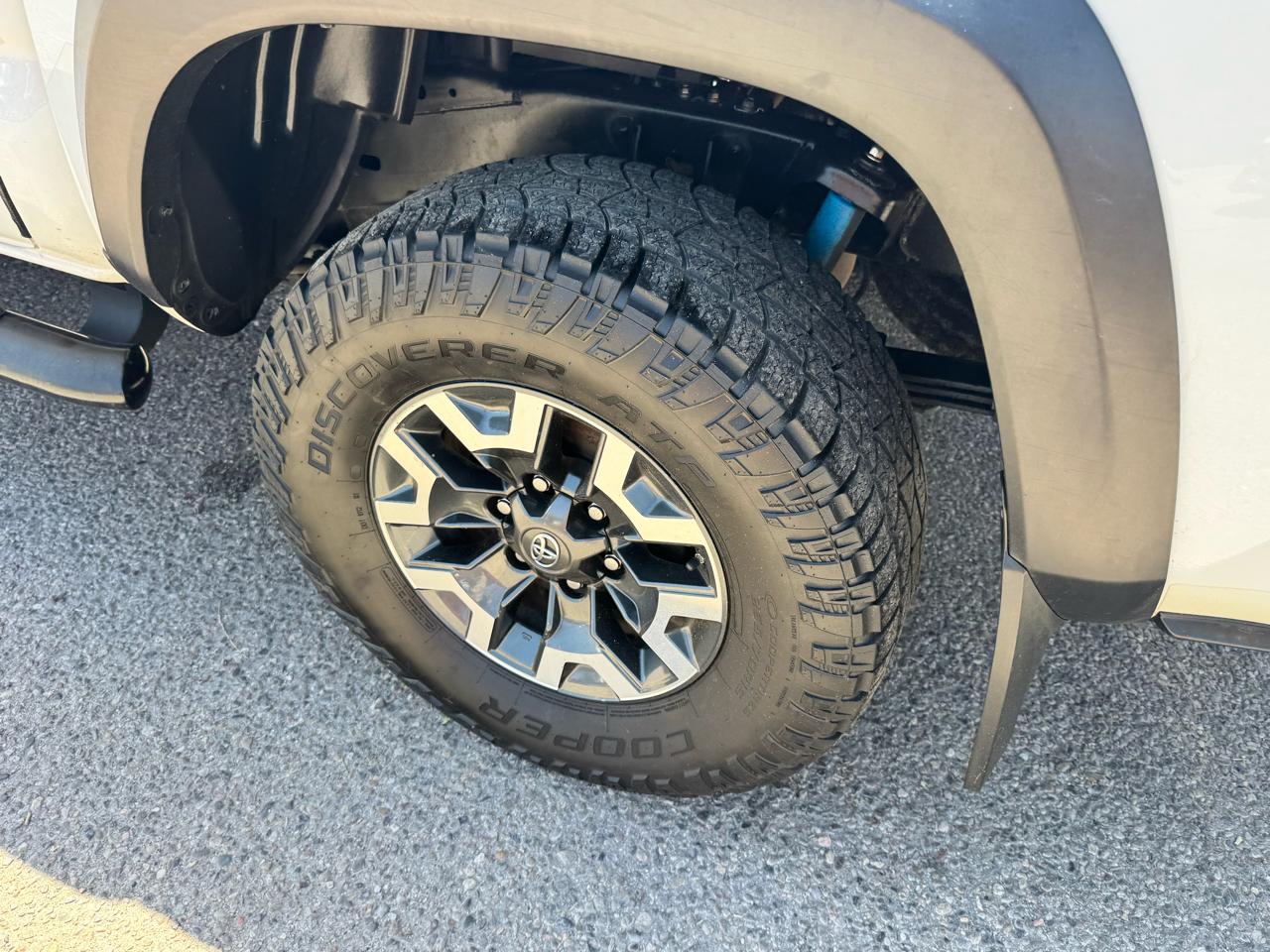Toyota Tacoma SR5 Double Cab Long Bed V6 6AT 4WD 2017
