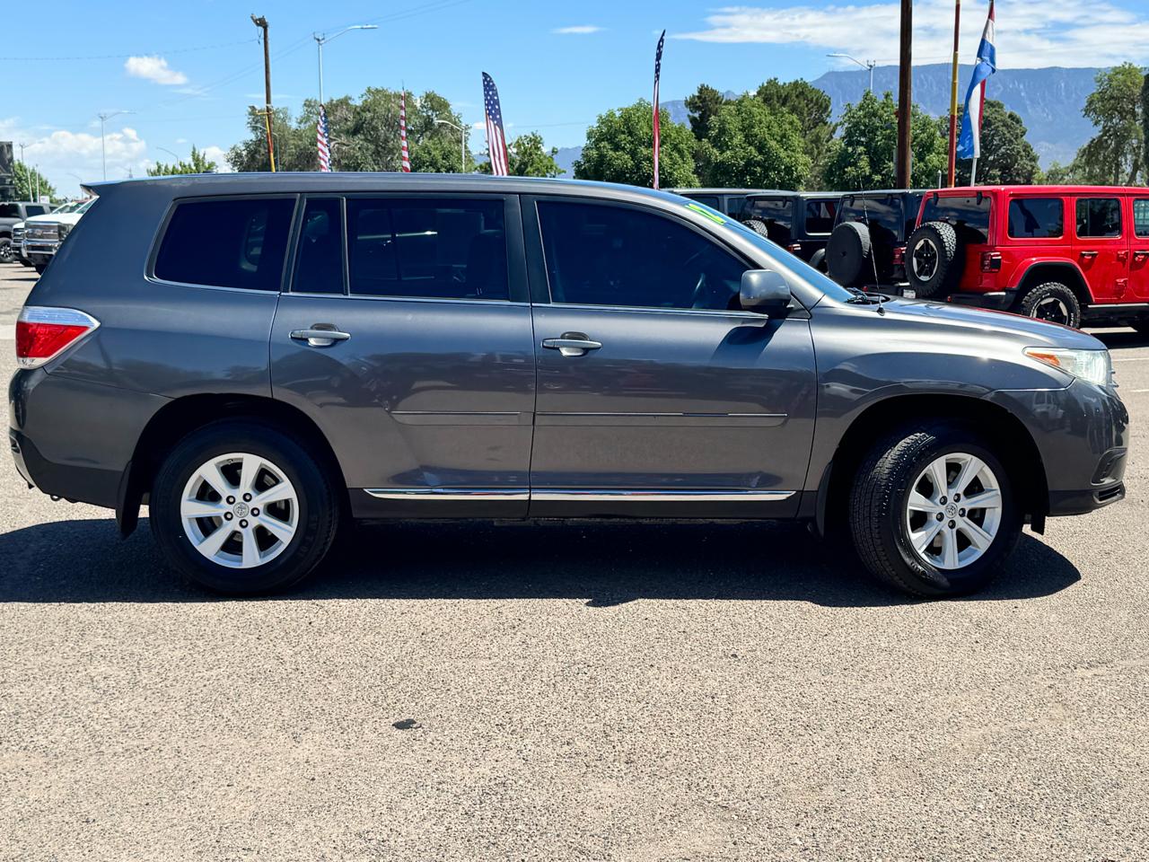 Toyota Highlander Base 2WD I4 2012