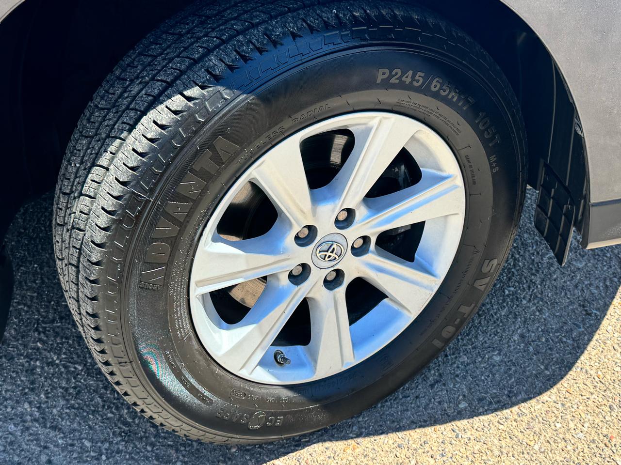 Toyota Highlander Base 2WD I4 2012