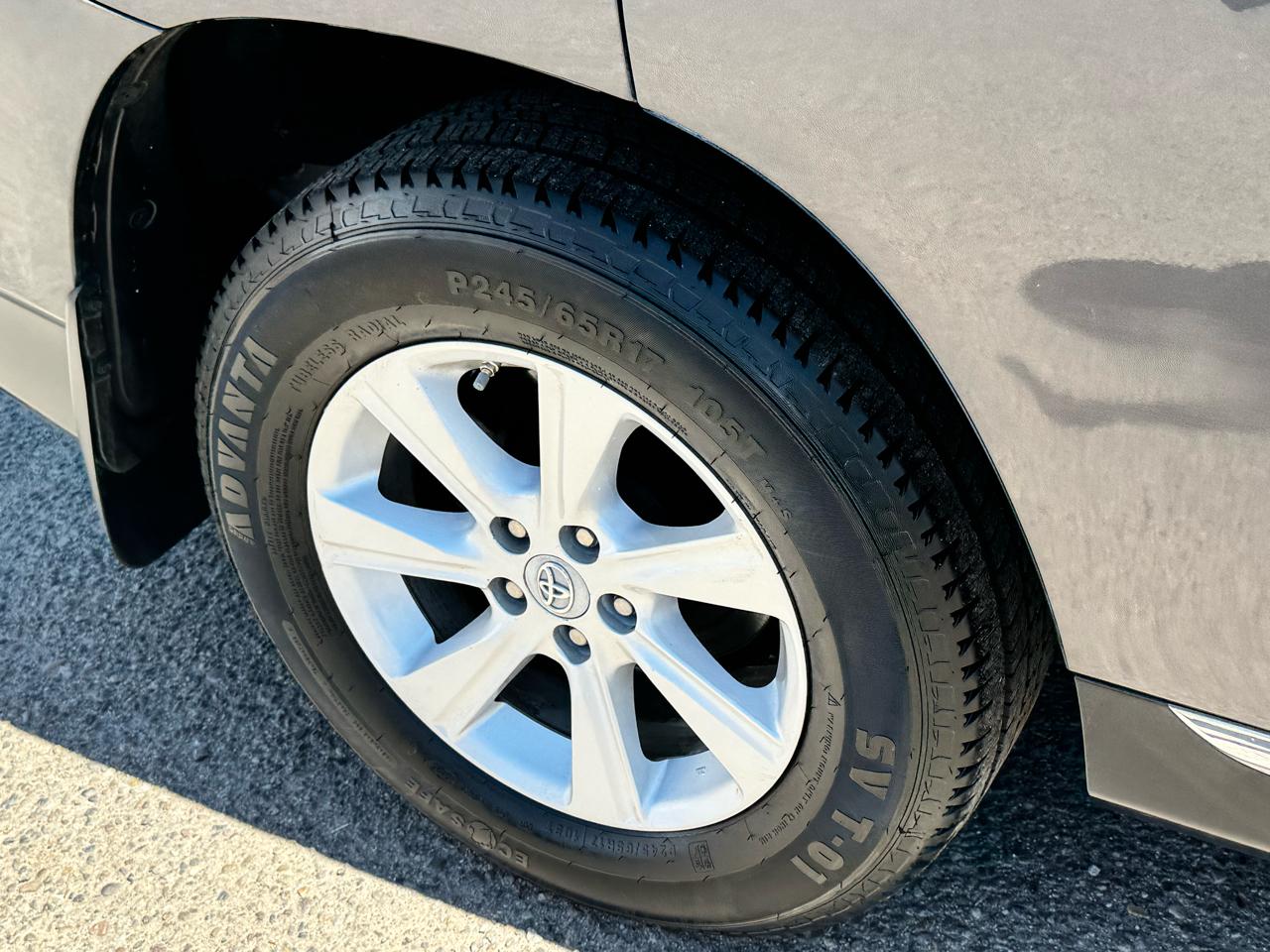 Toyota Highlander Base 2WD I4 2012