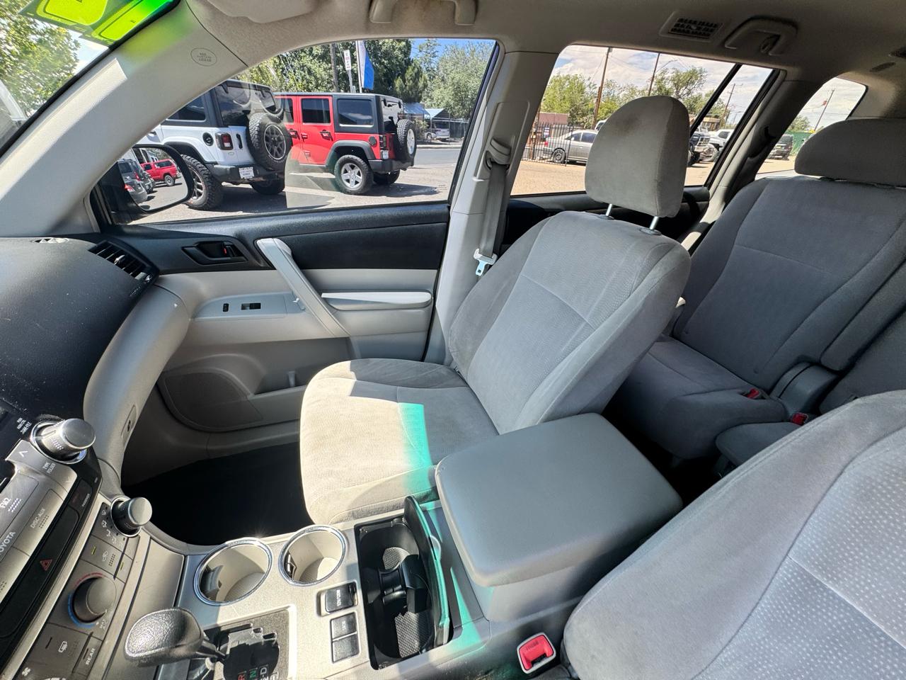 Toyota Highlander Base 2WD I4 2012