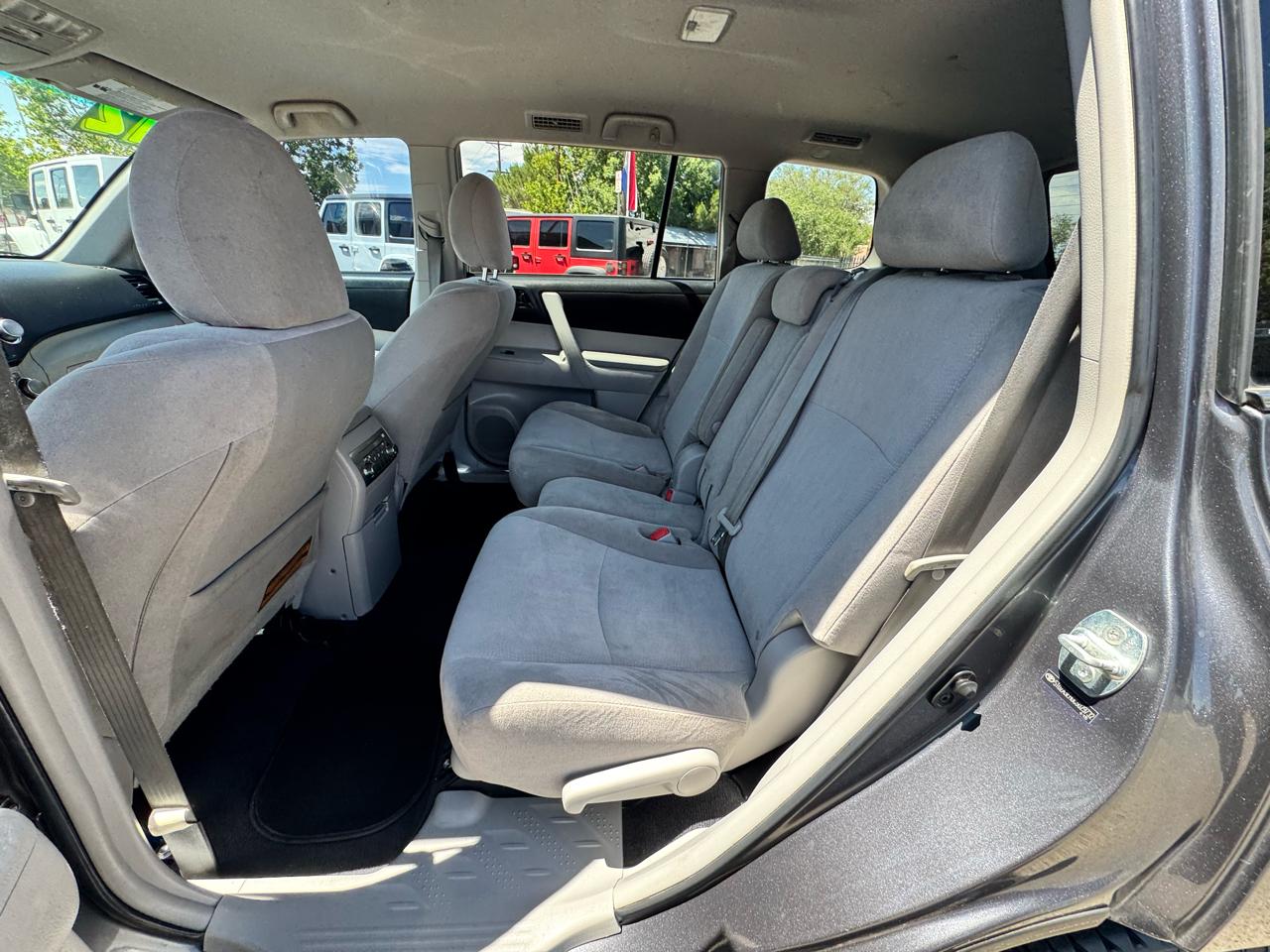 Toyota Highlander Base 2WD I4 2012