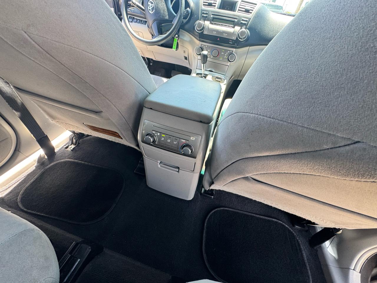 Toyota Highlander Base 2WD I4 2012