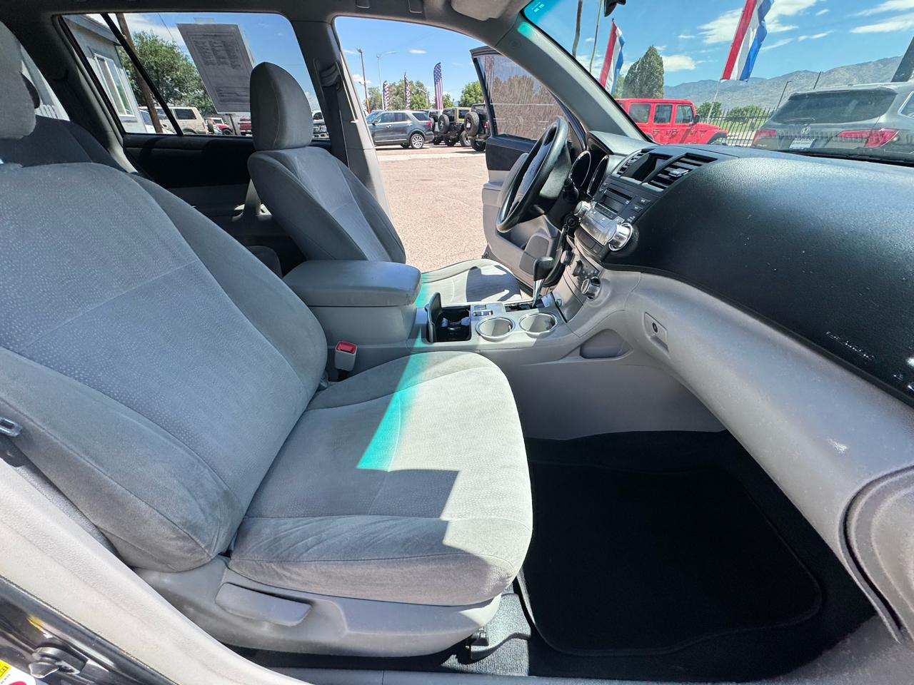 Toyota Highlander Base 2WD I4 2012