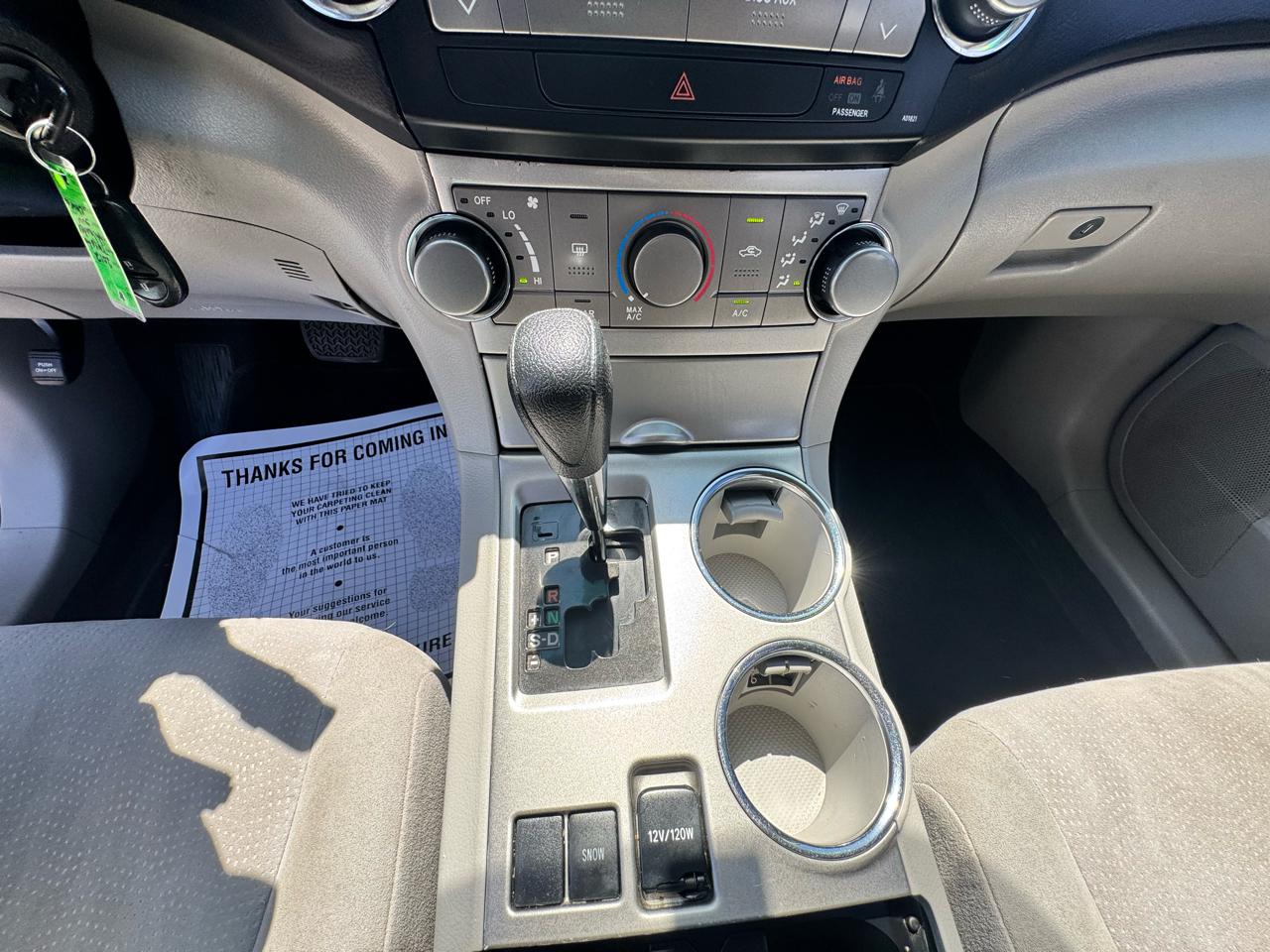 Toyota Highlander Base 2WD I4 2012