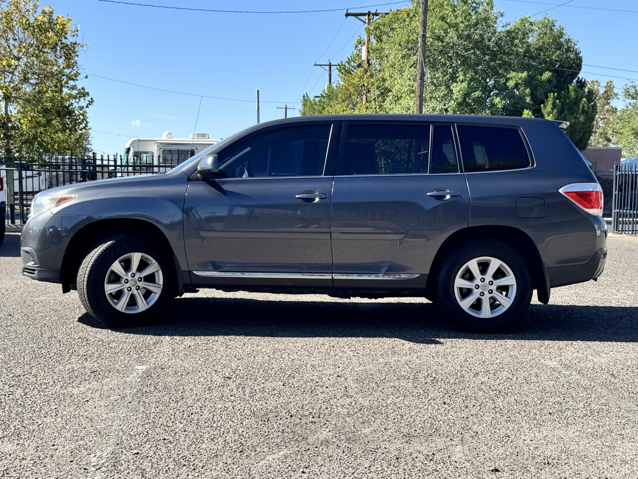 Toyota Highlander Base 2WD I4 2012