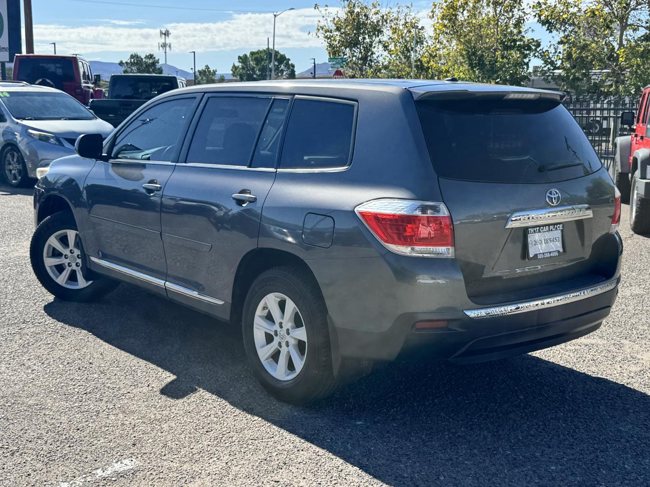 Toyota Highlander Base 2WD I4 2012