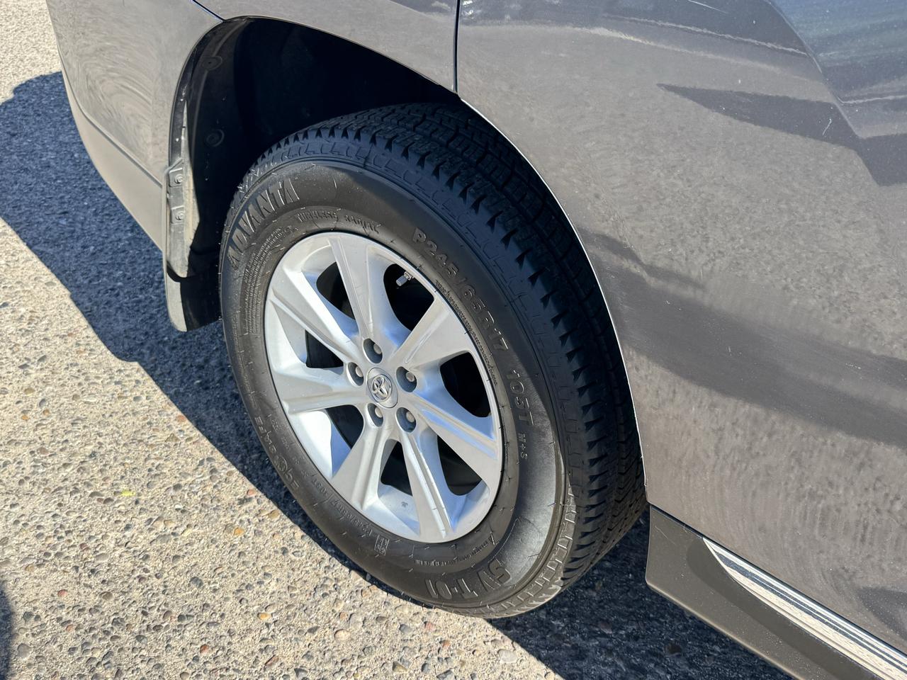 Toyota Highlander Base 2WD I4 2012