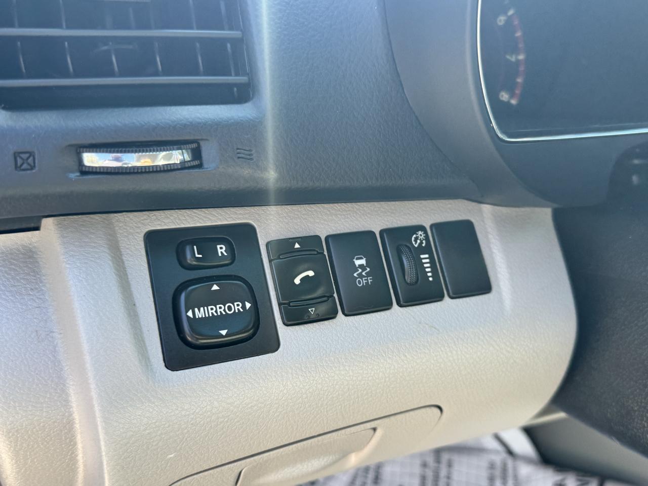 Toyota Highlander Base 2WD I4 2012