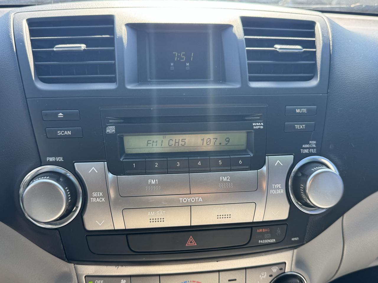 Toyota Highlander Base 2WD I4 2012