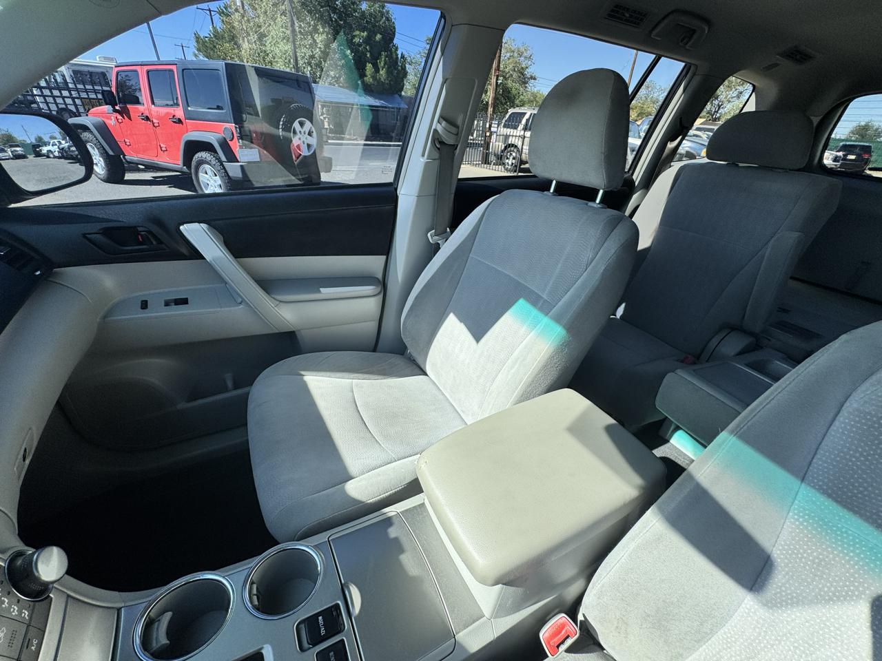 Toyota Highlander Base 2WD I4 2012