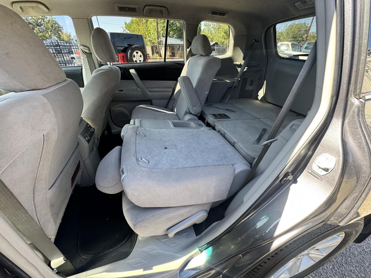 Toyota Highlander Base 2WD I4 2012