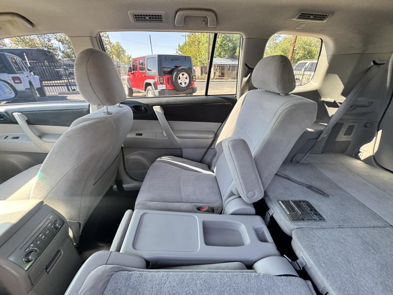 Toyota Highlander Base 2WD I4 2012