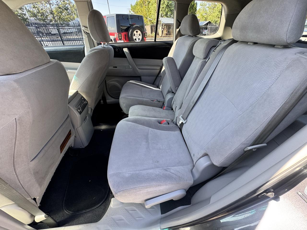 Toyota Highlander Base 2WD I4 2012