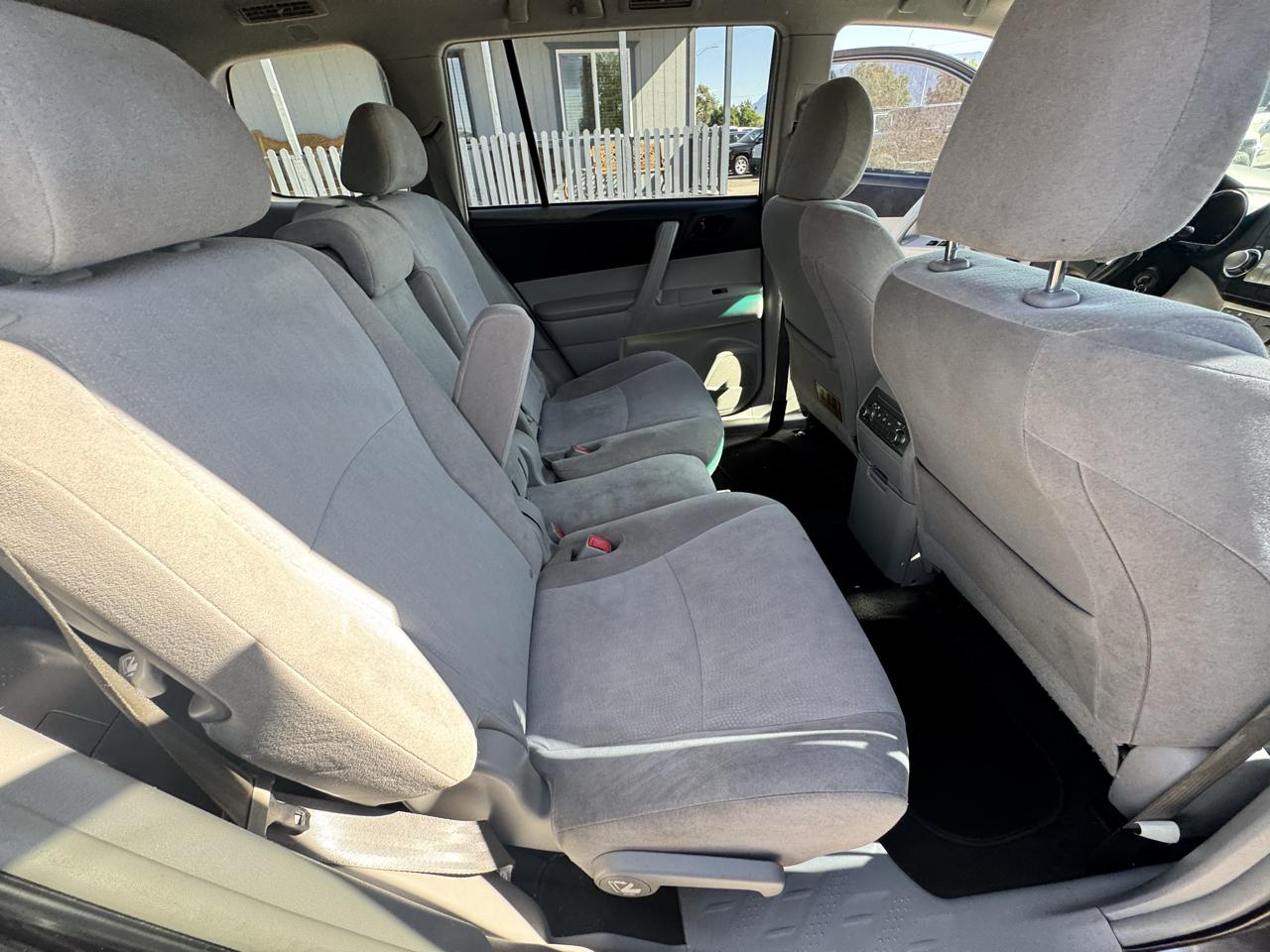 Toyota Highlander Base 2WD I4 2012
