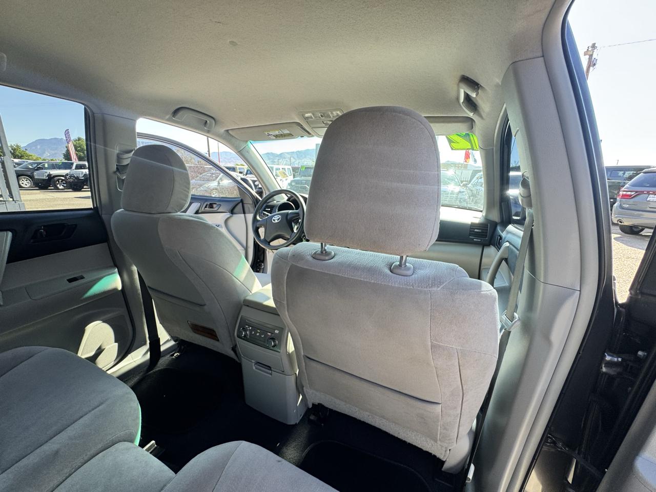 Toyota Highlander Base 2WD I4 2012
