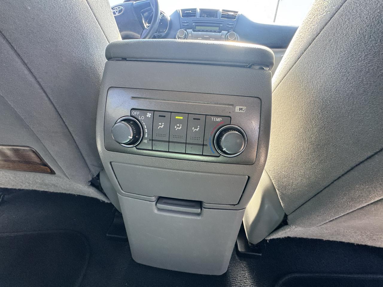 Toyota Highlander Base 2WD I4 2012