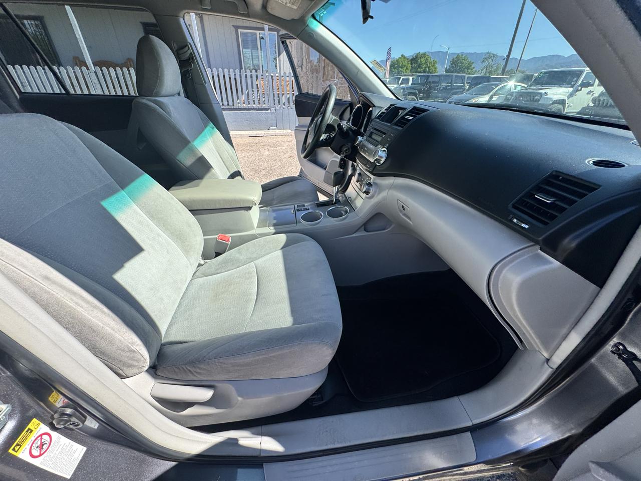 Toyota Highlander Base 2WD I4 2012