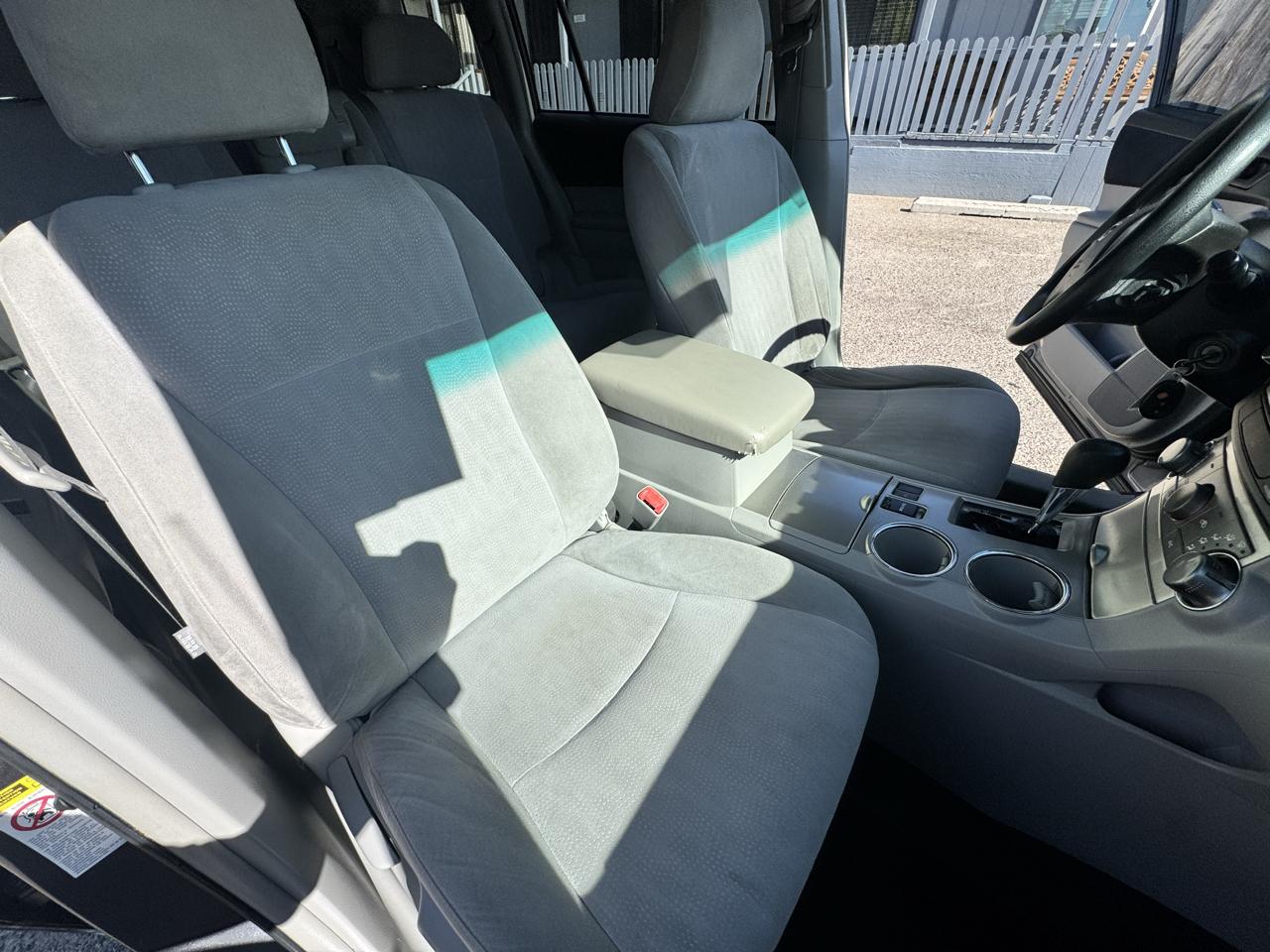 Toyota Highlander Base 2WD I4 2012