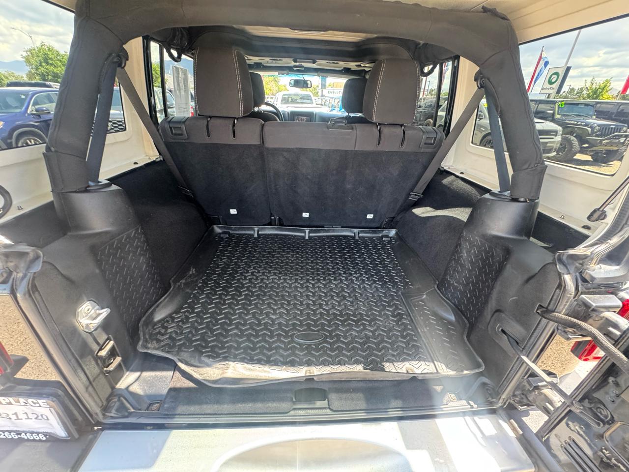 Jeep Wrangler Unlimited Sahara 4WD 2015