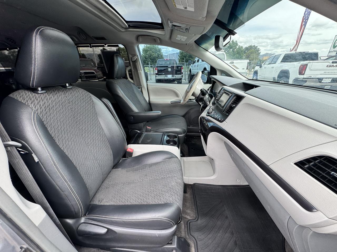Toyota Sienna FWD 7-Passenger V6 2014