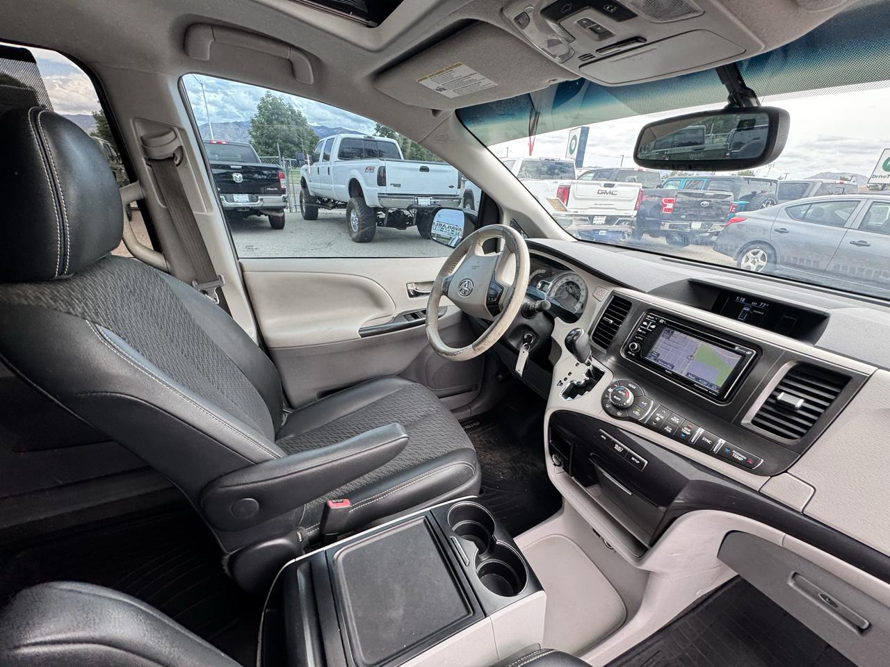 Toyota Sienna FWD 7-Passenger V6 2014