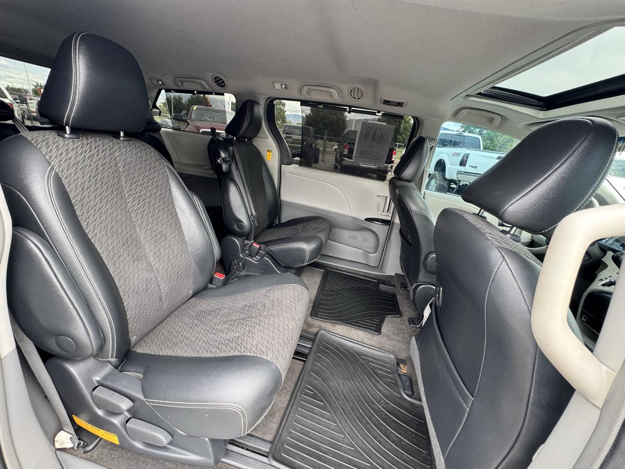 Toyota Sienna FWD 7-Passenger V6 2014