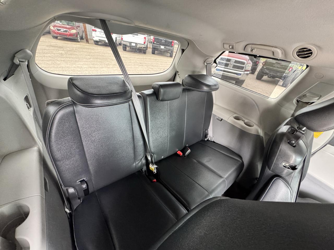 Toyota Sienna FWD 7-Passenger V6 2014