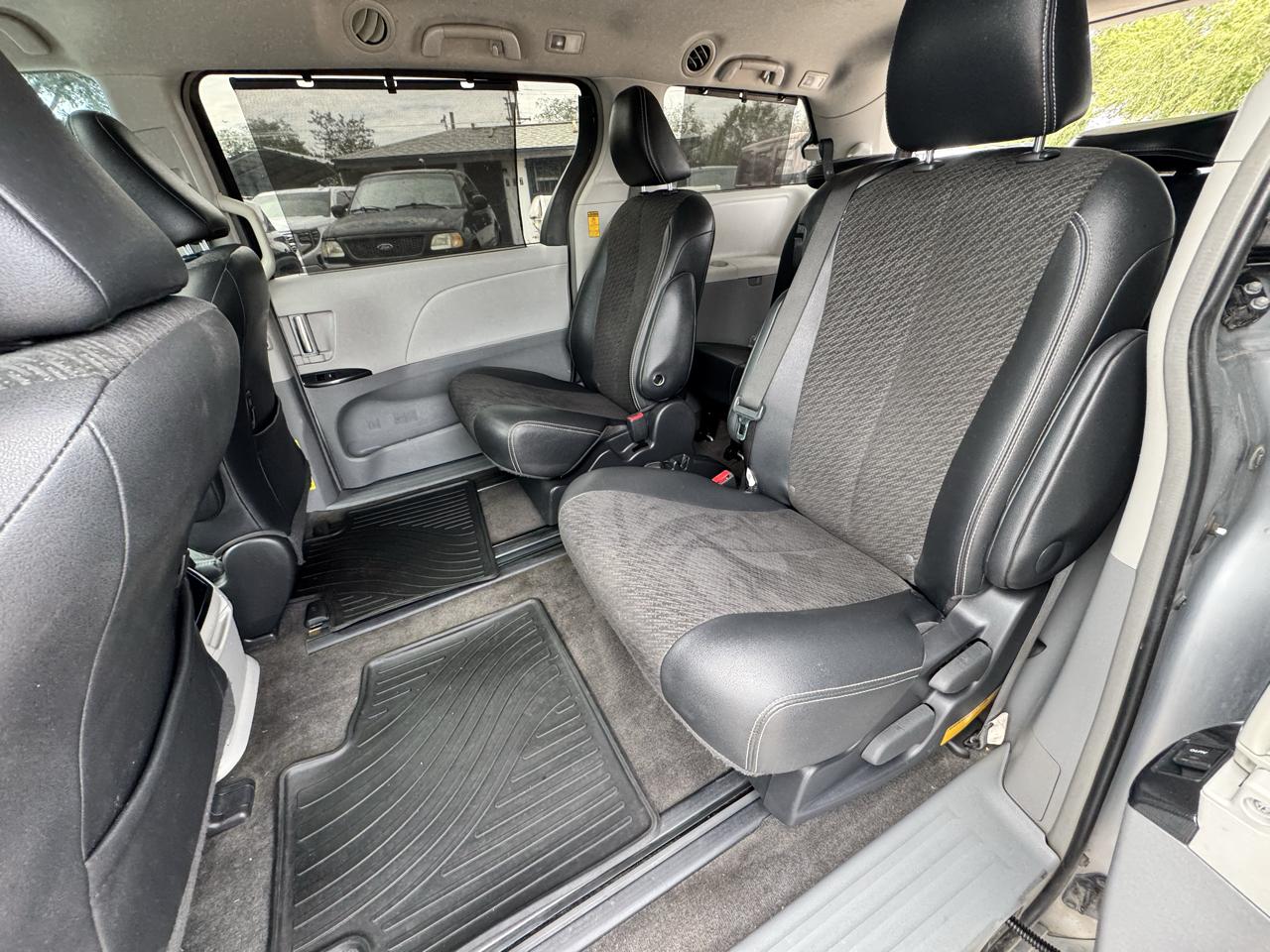 Toyota Sienna FWD 7-Passenger V6 2014