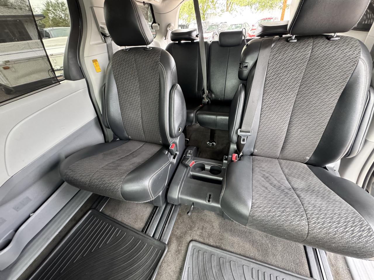 Toyota Sienna FWD 7-Passenger V6 2014