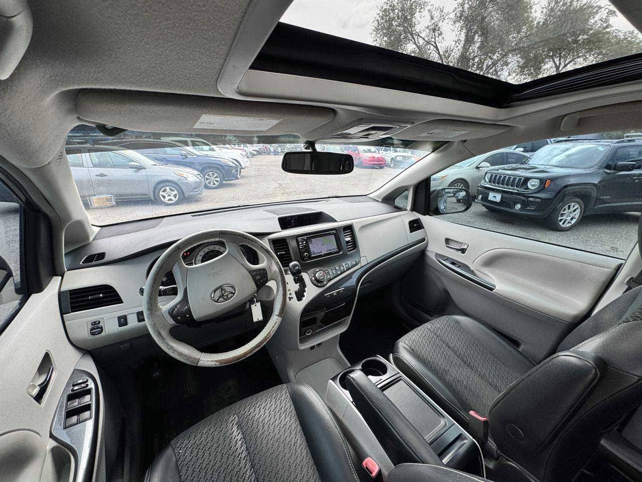 Toyota Sienna FWD 7-Passenger V6 2014