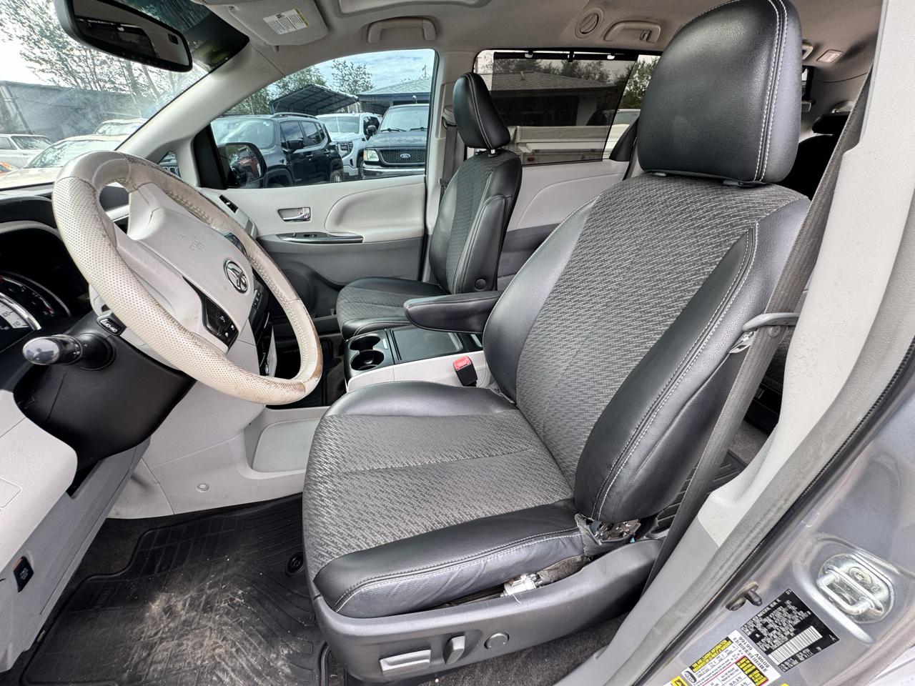 Toyota Sienna FWD 7-Passenger V6 2014