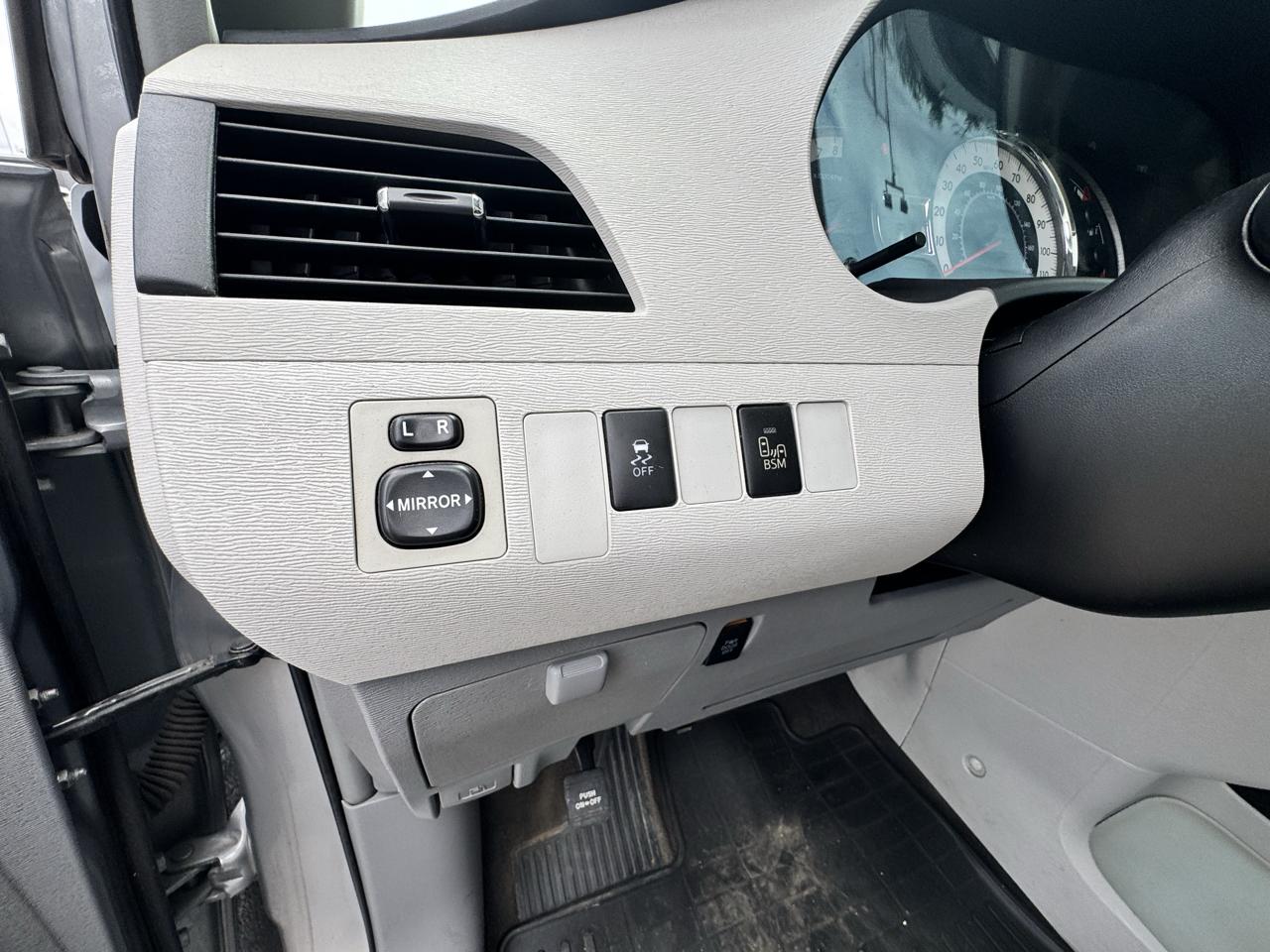 Toyota Sienna FWD 7-Passenger V6 2014