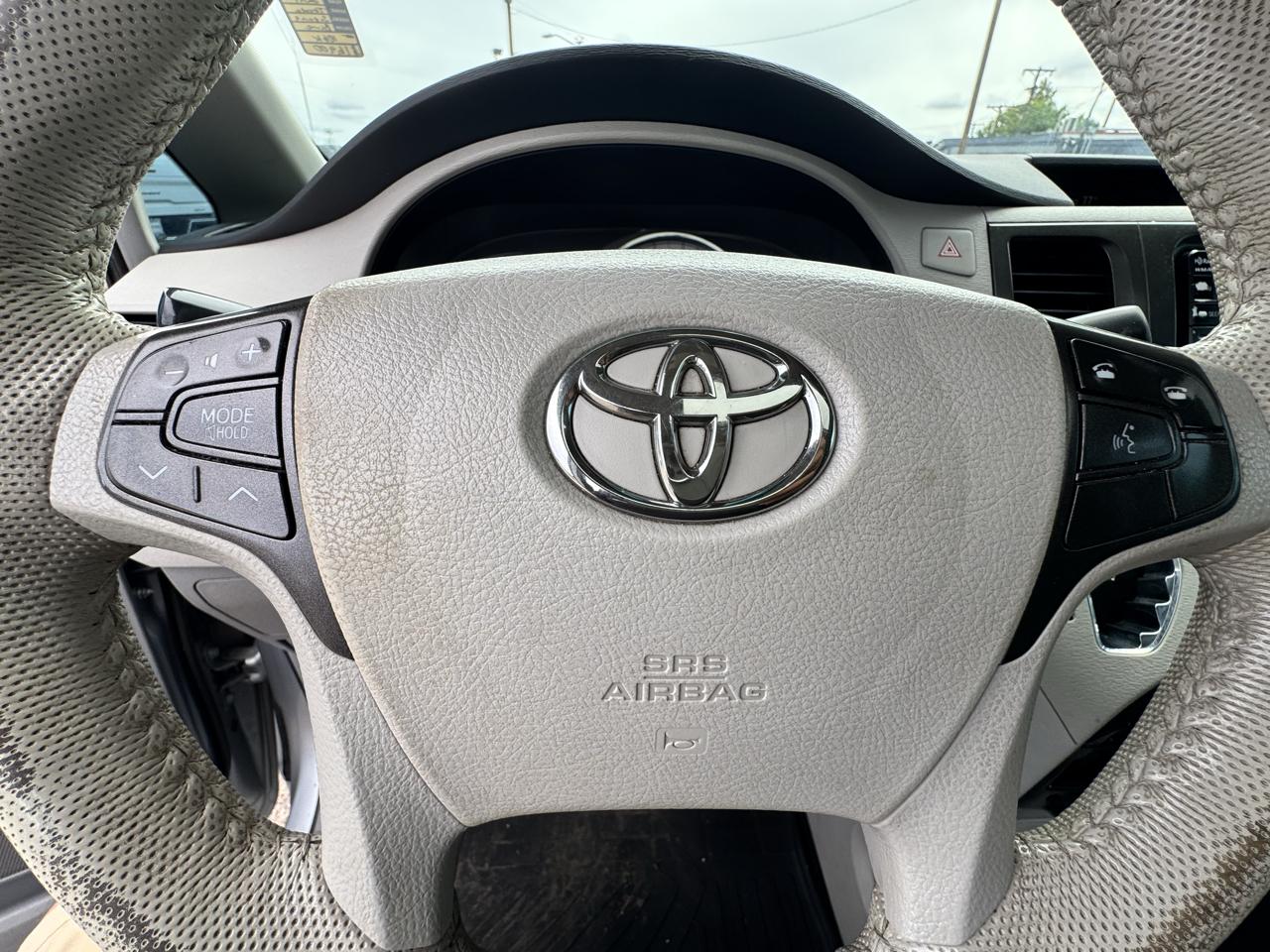 Toyota Sienna FWD 7-Passenger V6 2014