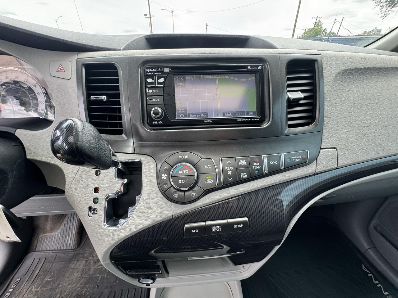 Toyota Sienna FWD 7-Passenger V6 2014