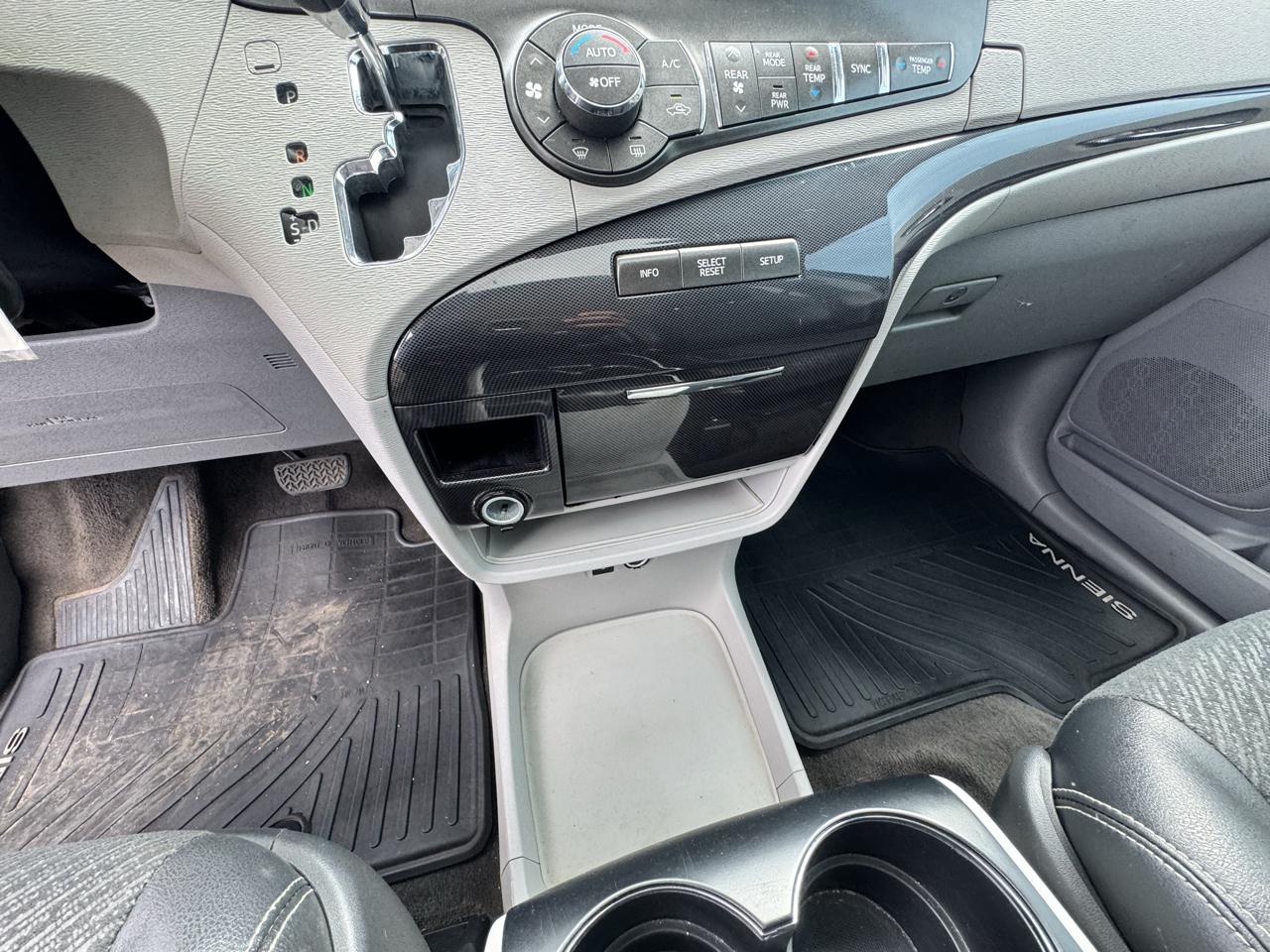 Toyota Sienna FWD 7-Passenger V6 2014