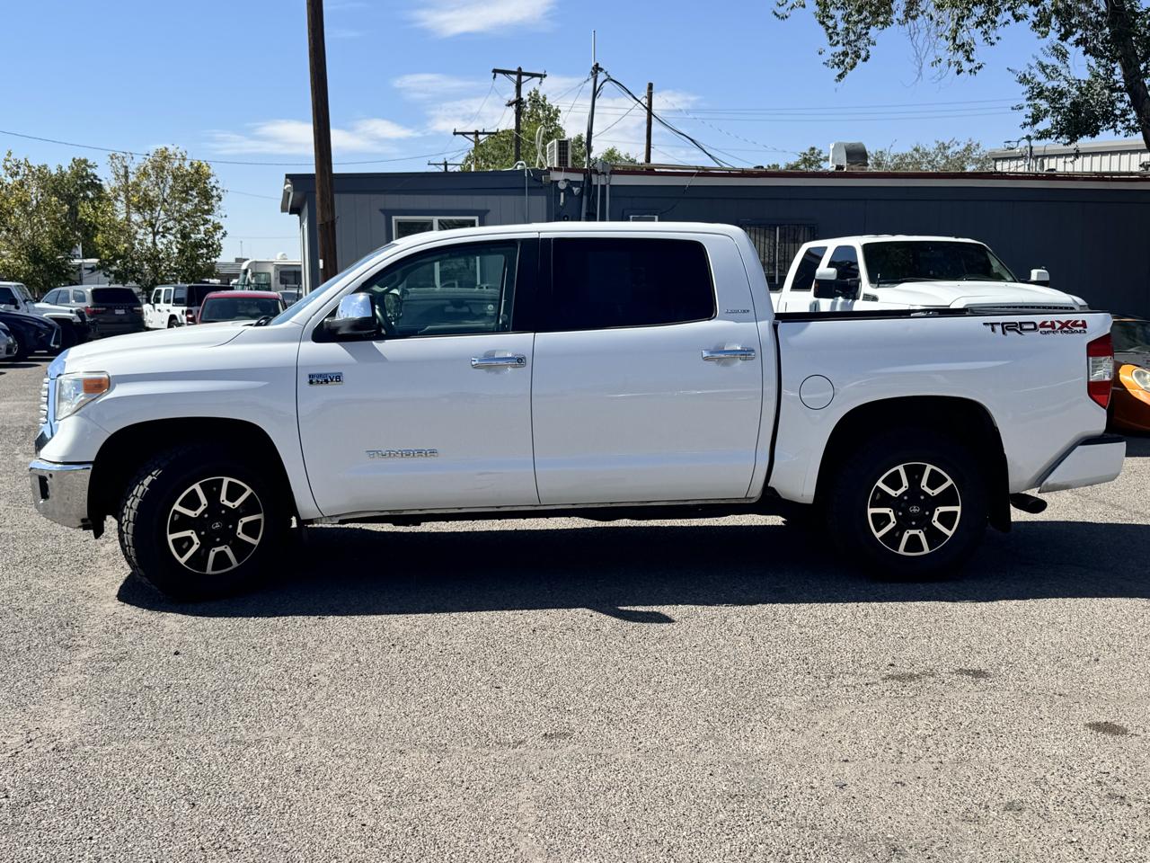 Toyota Tundra Limited 5.7L FFV CrewMax 4WD 2016