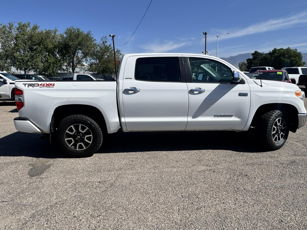 Toyota Tundra Limited 5.7L FFV CrewMax 4WD 2016