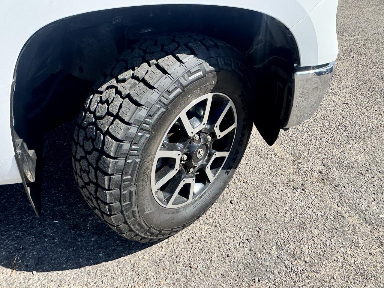 Toyota Tundra Limited 5.7L FFV CrewMax 4WD 2016