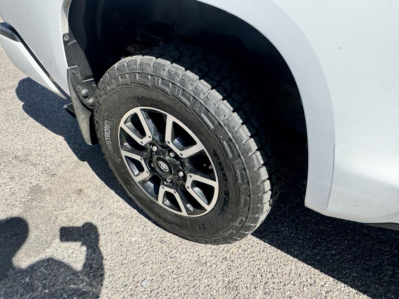Toyota Tundra Limited 5.7L FFV CrewMax 4WD 2016