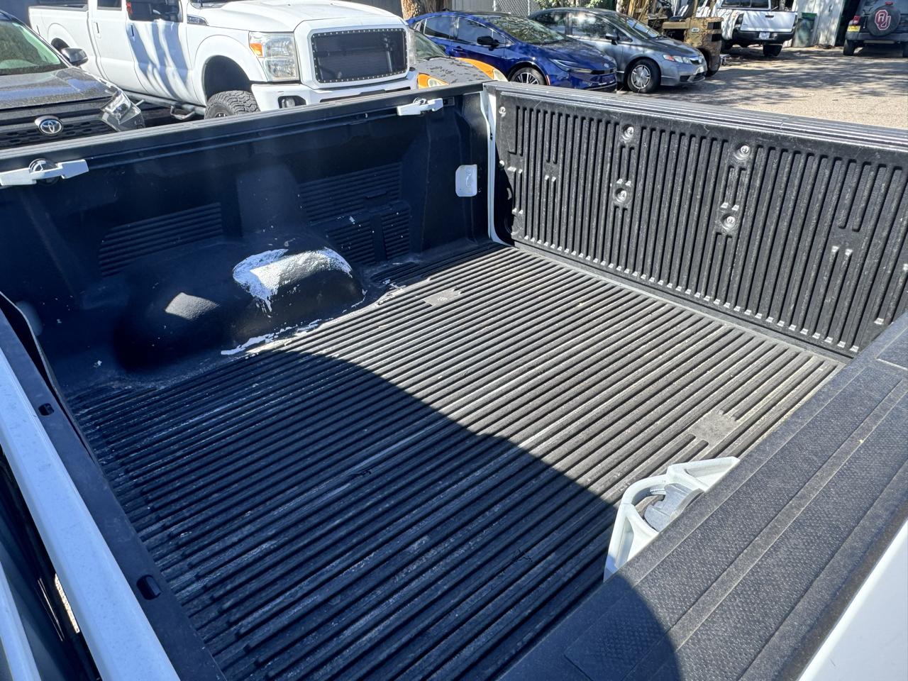 Toyota Tundra Limited 5.7L FFV CrewMax 4WD 2016
