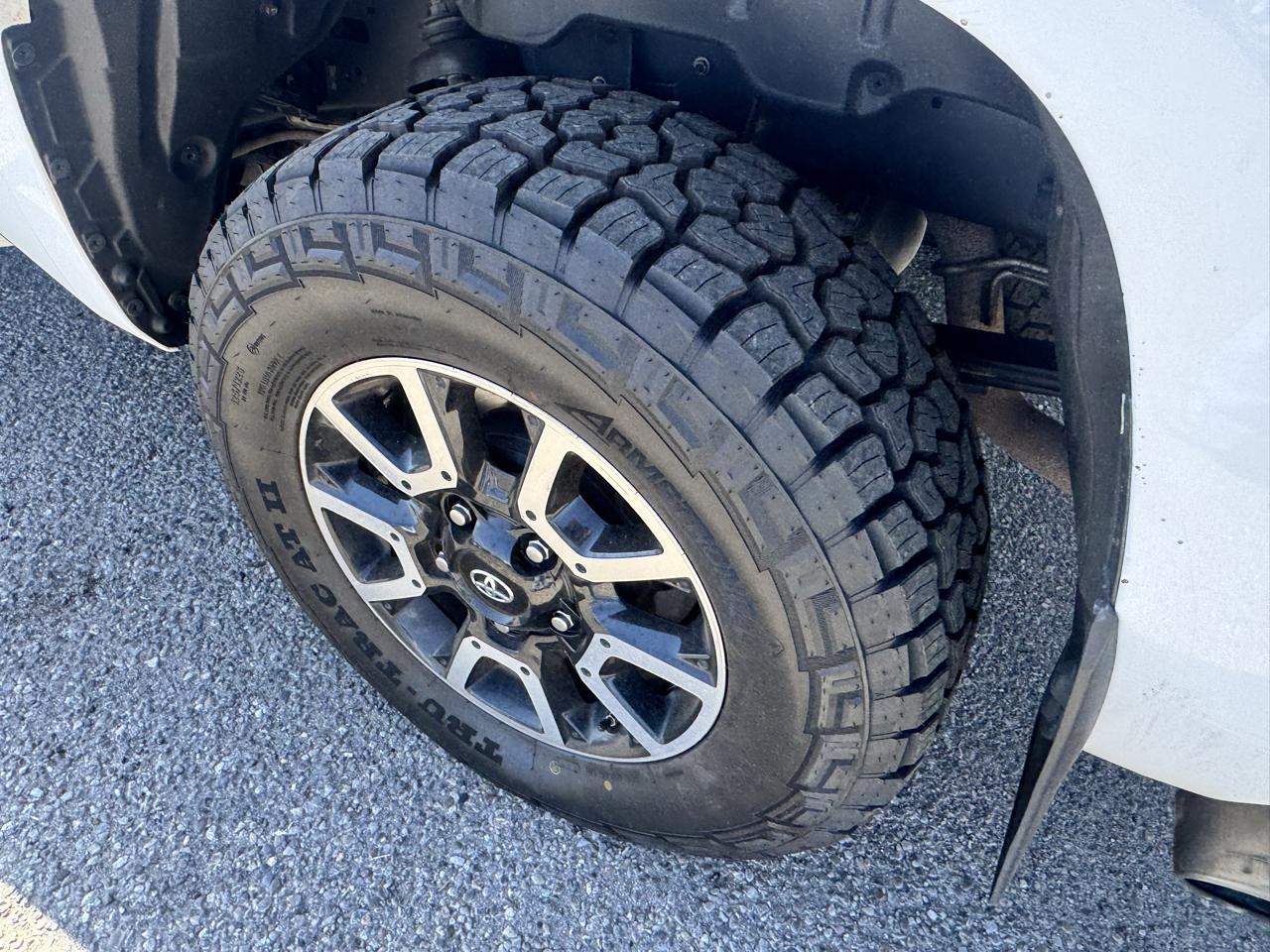 Toyota Tundra Limited 5.7L FFV CrewMax 4WD 2016