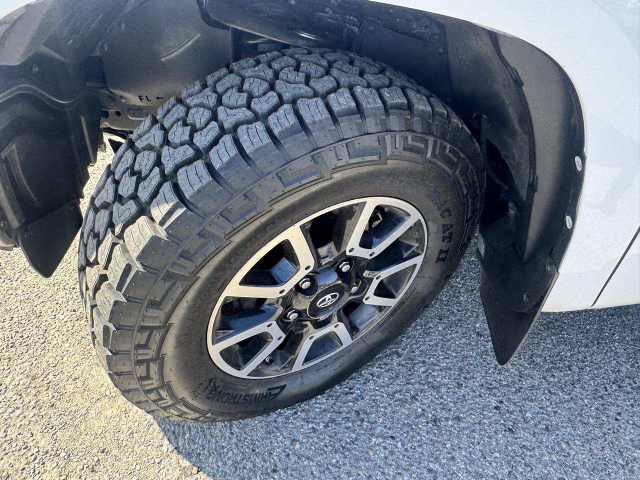 Toyota Tundra Limited 5.7L FFV CrewMax 4WD 2016