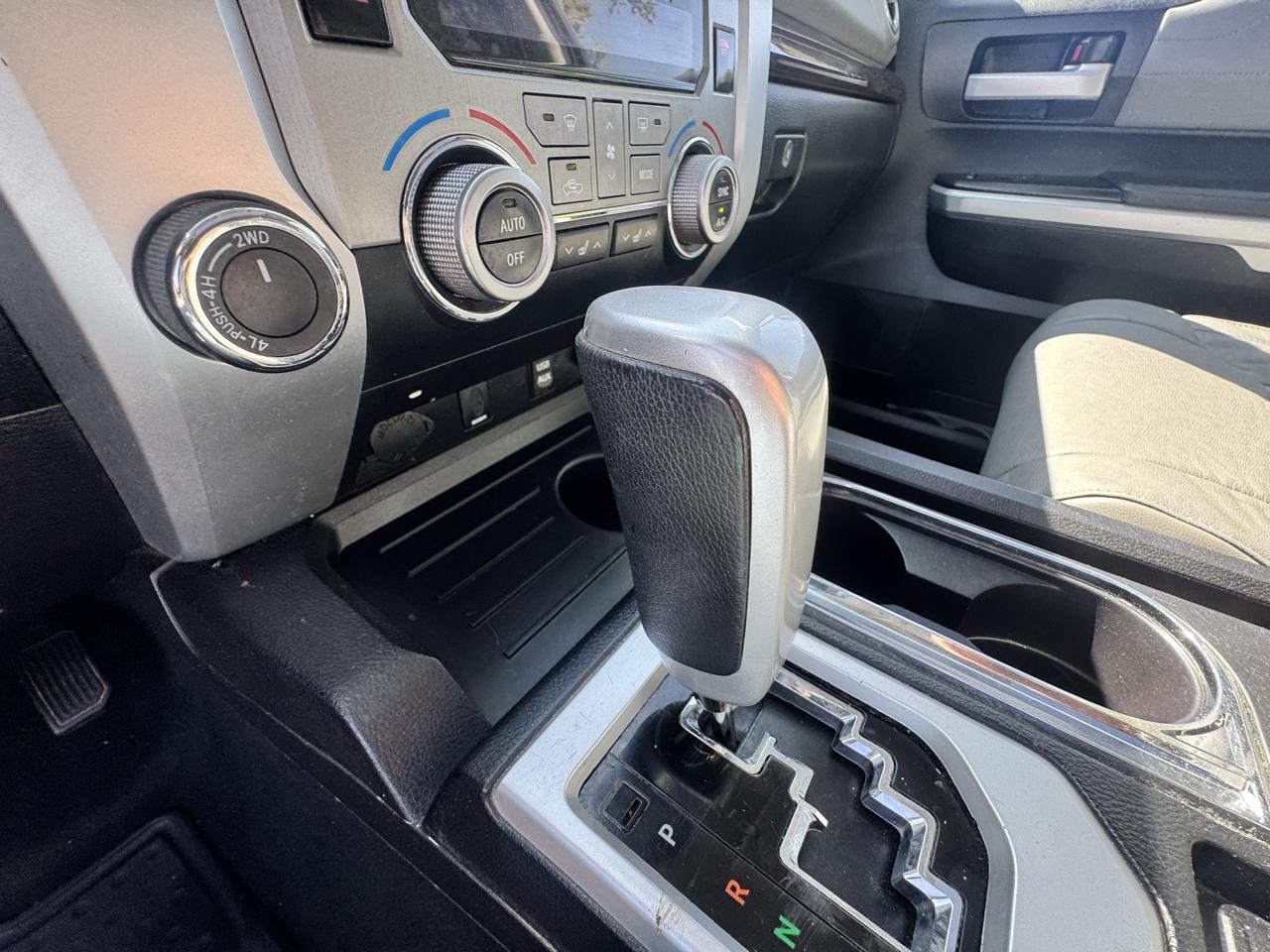 Toyota Tundra Limited 5.7L FFV CrewMax 4WD 2016