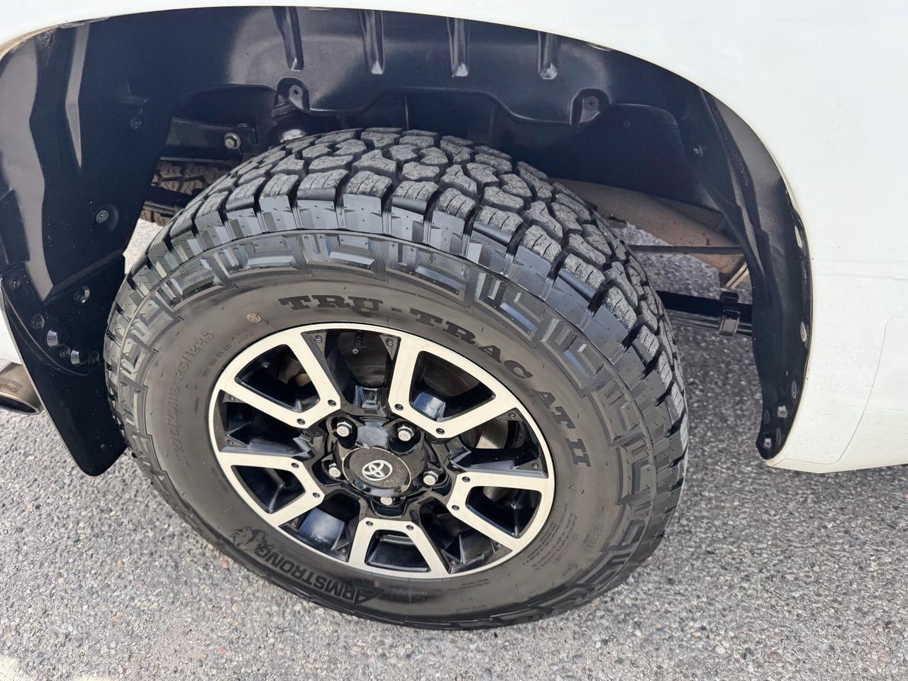 Toyota Tundra Limited 5.7L FFV CrewMax 4WD 2016