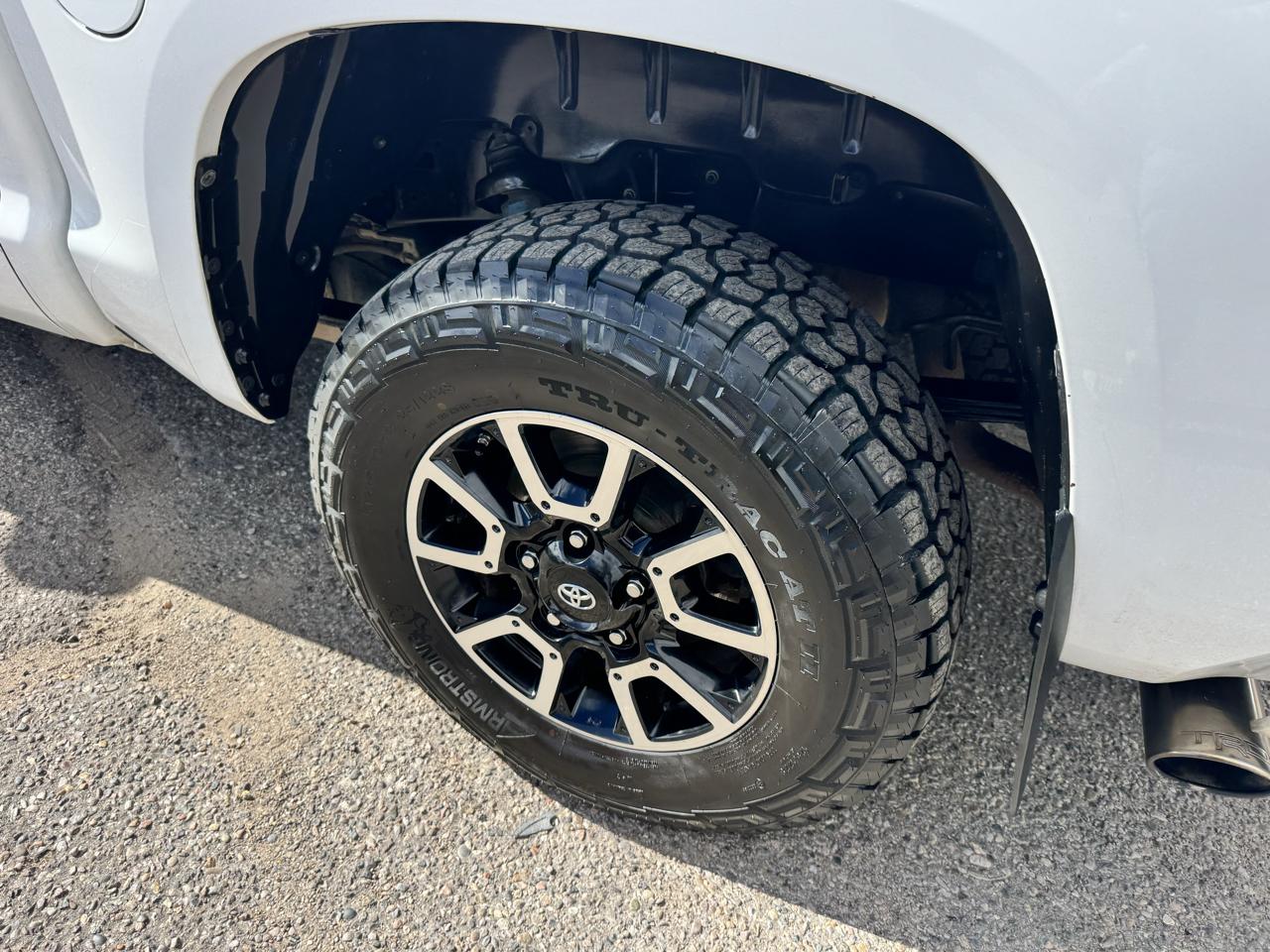 Toyota Tundra Limited 5.7L FFV CrewMax 4WD 2016