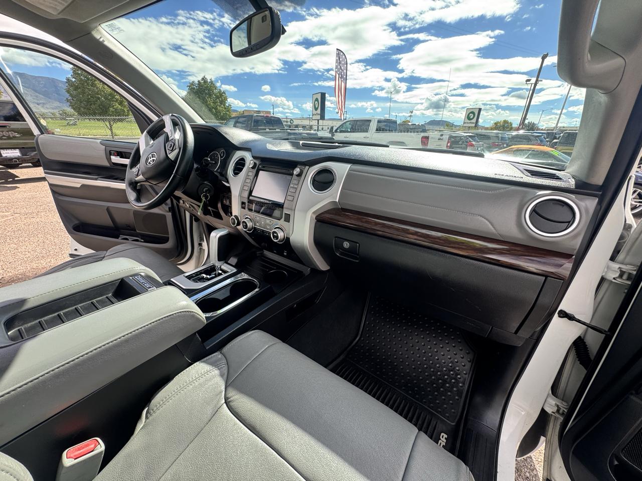 Toyota Tundra Limited 5.7L FFV CrewMax 4WD 2016