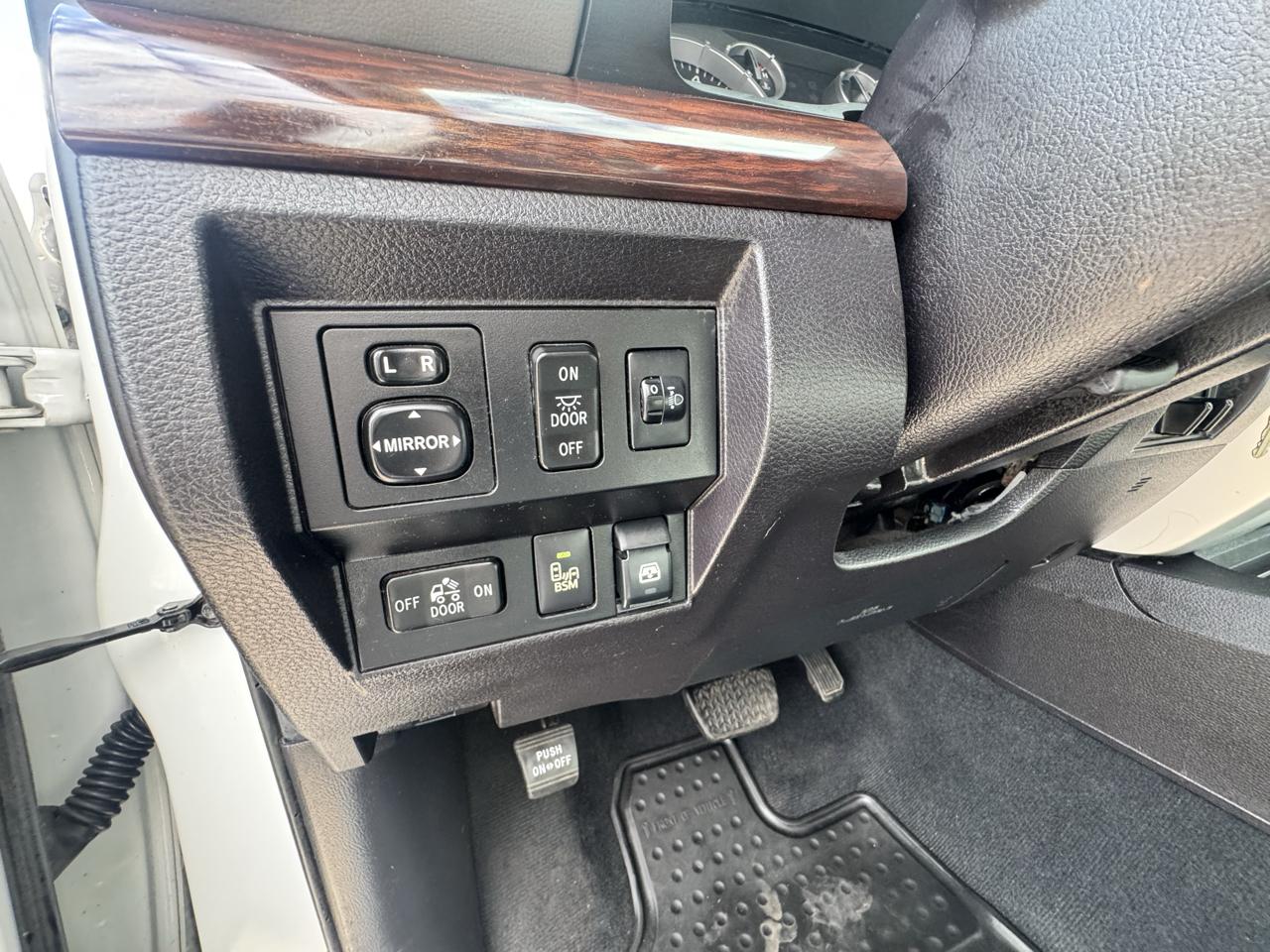 Toyota Tundra Limited 5.7L FFV CrewMax 4WD 2016