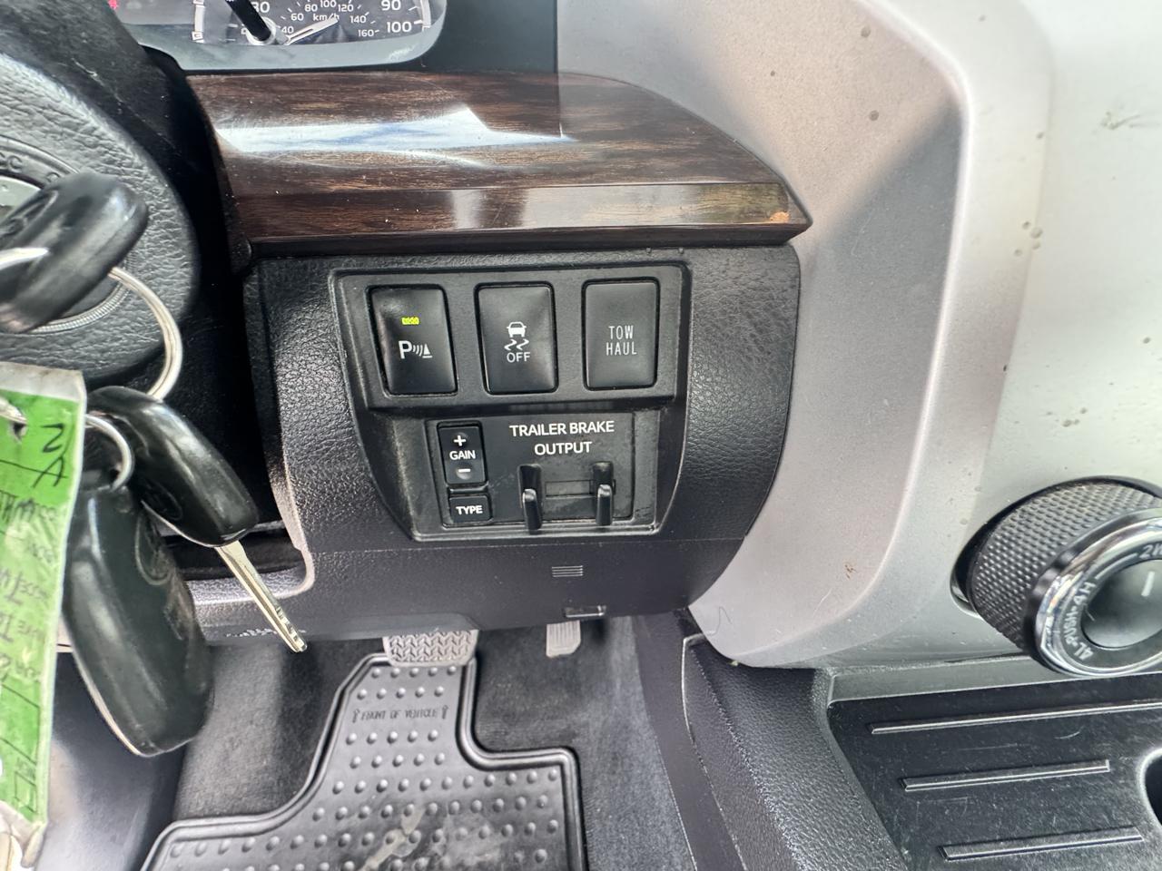 Toyota Tundra Limited 5.7L FFV CrewMax 4WD 2016