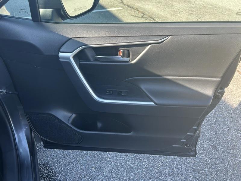 Toyota RAV4 XLE 2021